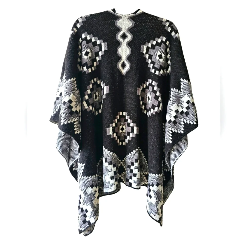 Cato Sweater Western Poncho Wrap Black & White Aztec Tribal Flowy & Warm O/S - Picture 2 of 6